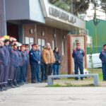 Juan de Jesús visitó el Cuartel de Bomberos de San Bernardo para saludarlos en su día